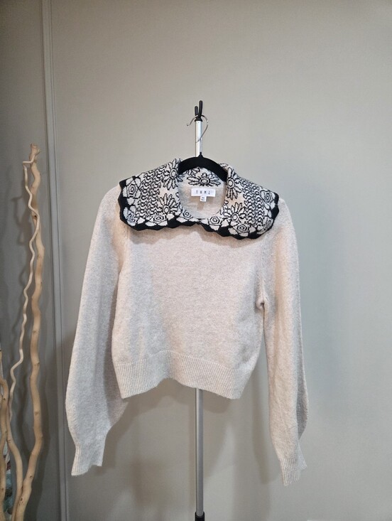 THML Sweaters - THML Women’s Cream Sweater with Black Pattern Collar Sz.XS